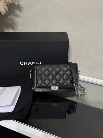CHANEL Boy粒面牛皮手機包 - 黑銀