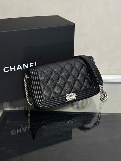 CHANEL Boy粒面牛皮手機包 - 黑銀