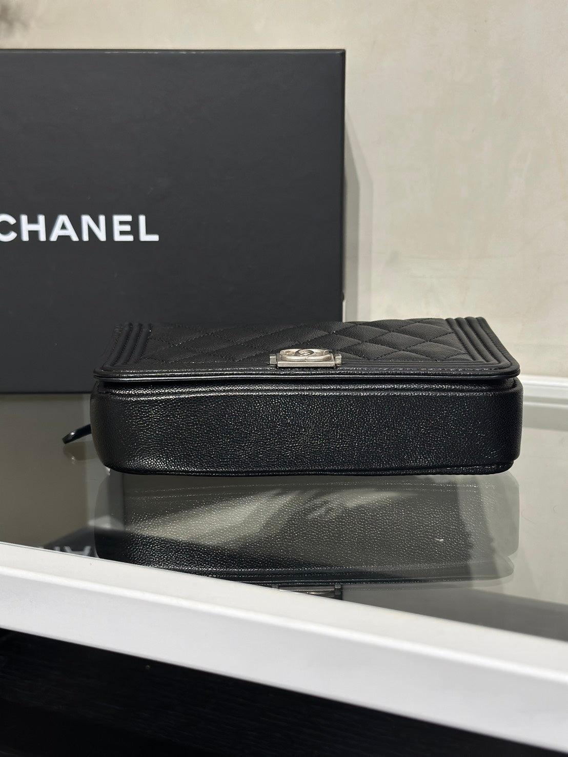 CHANEL Boy粒面牛皮手機包 - 黑銀
