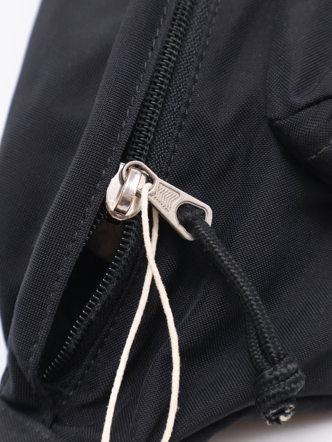 Balenciaga 尼龍斜背胸包