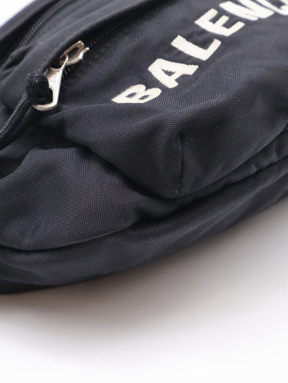 Balenciaga 尼龍斜背胸包
