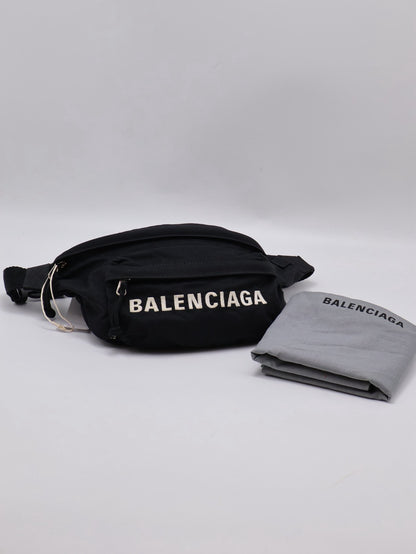 Balenciaga 尼龍斜背胸包
