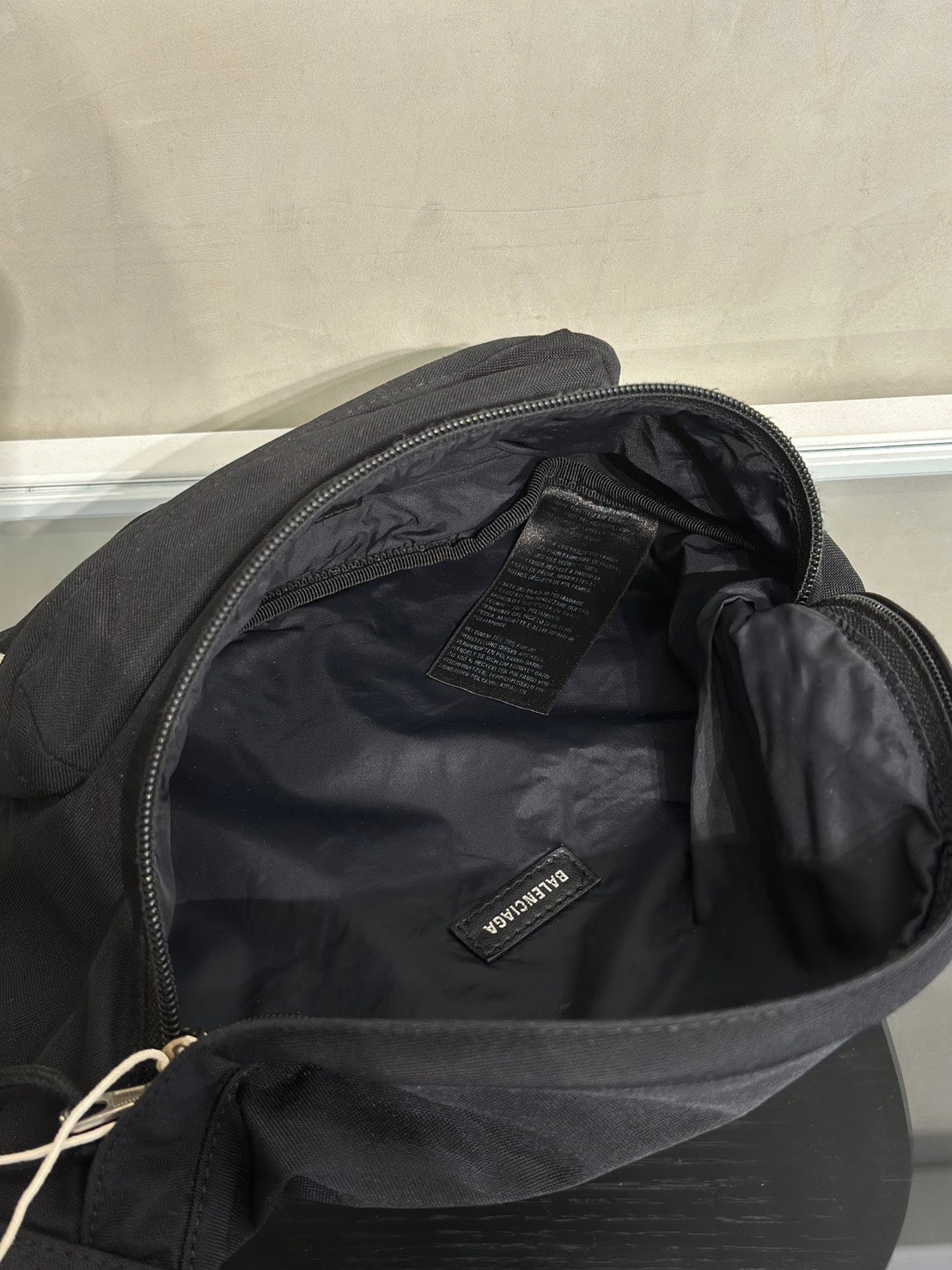 Balenciaga 尼龍斜背胸包