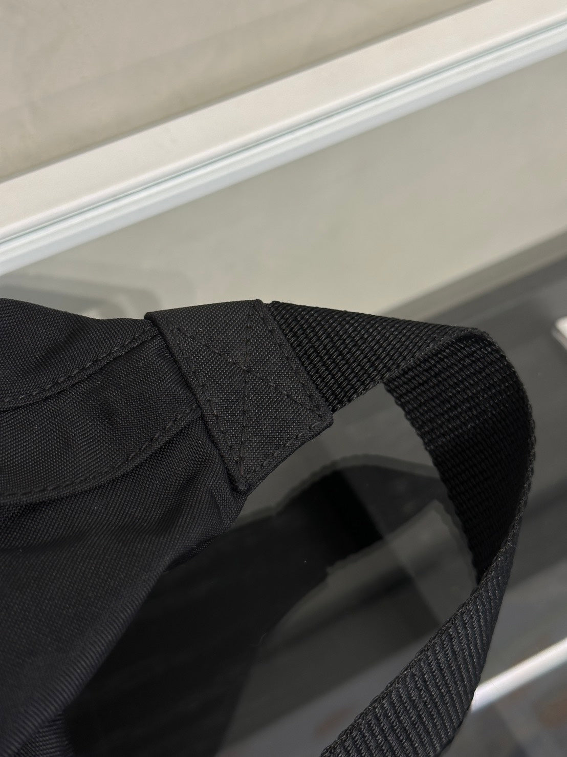 Balenciaga 尼龍斜背胸包
