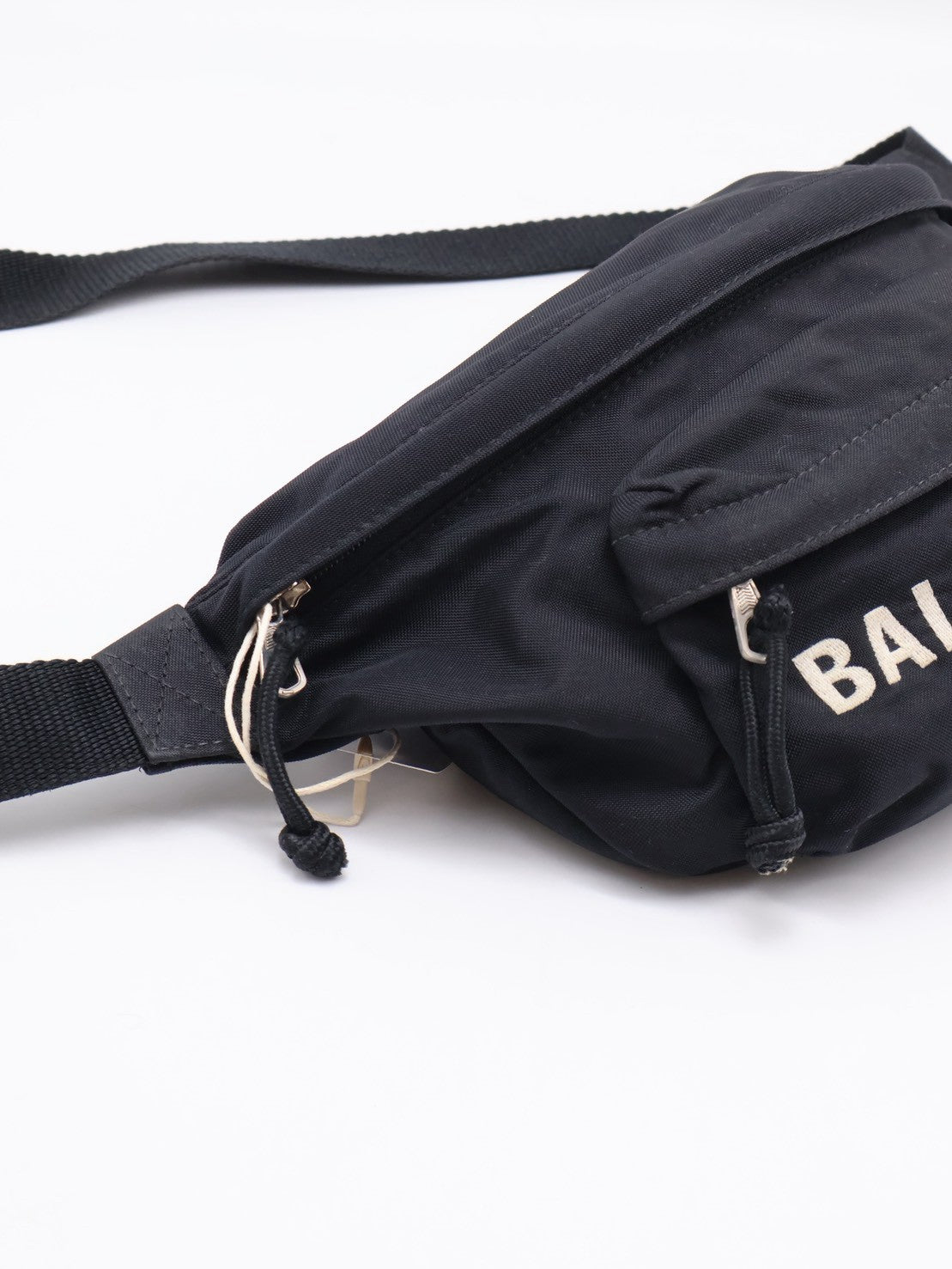 Balenciaga 尼龍斜背胸包