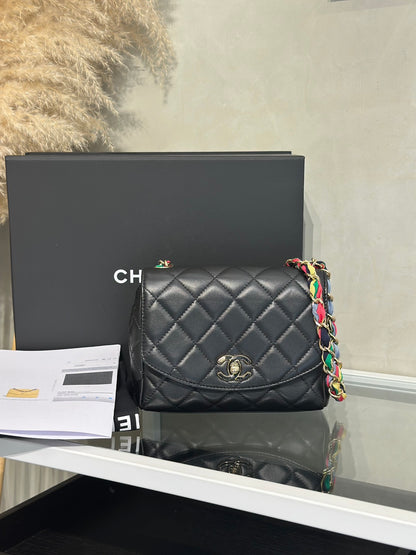 CHANEL 21P彩虹鍊條斜背包 - 黑金31開