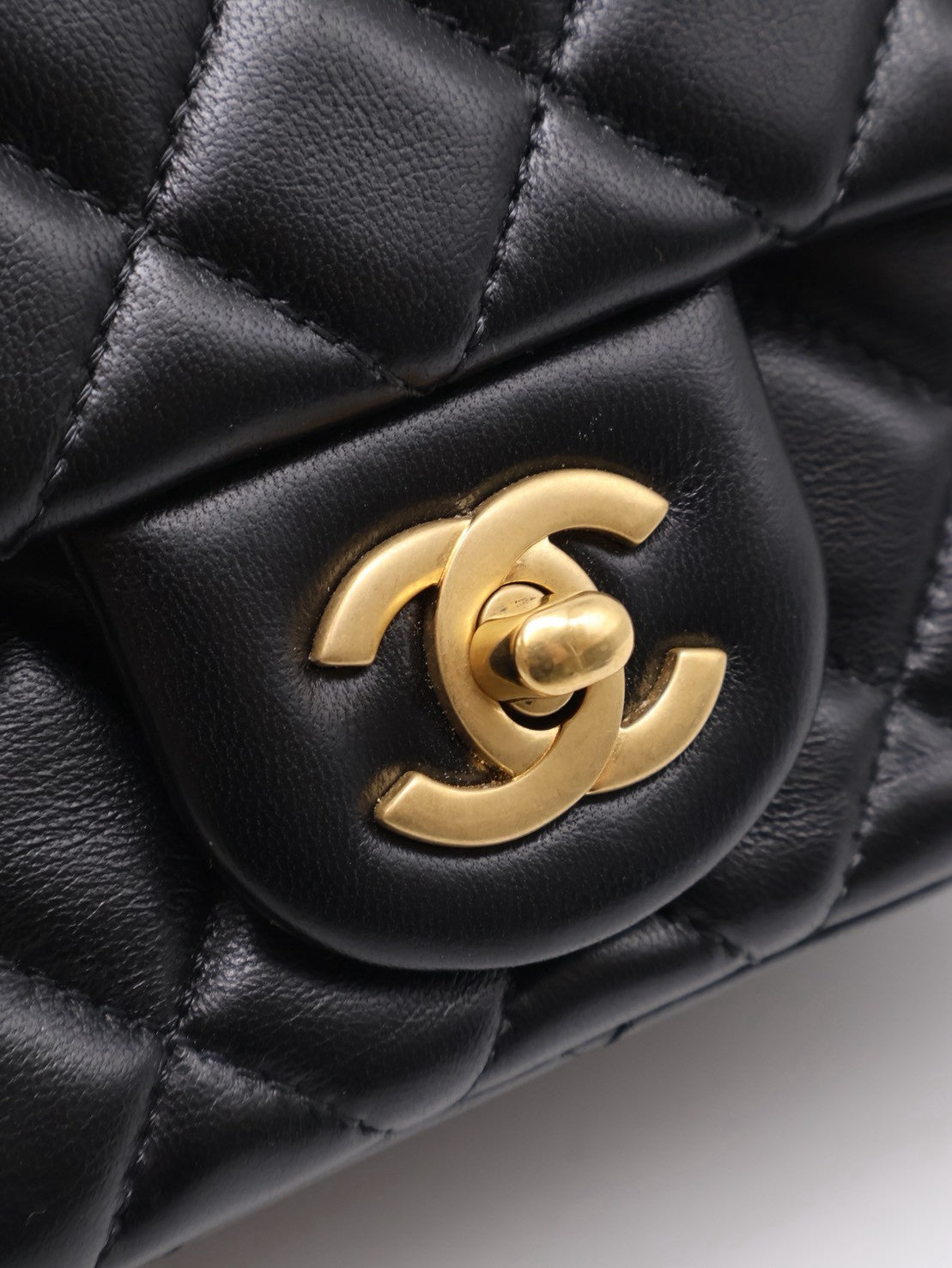 CHANEL 經典口蓋包方胖子 17 - 金球黑金