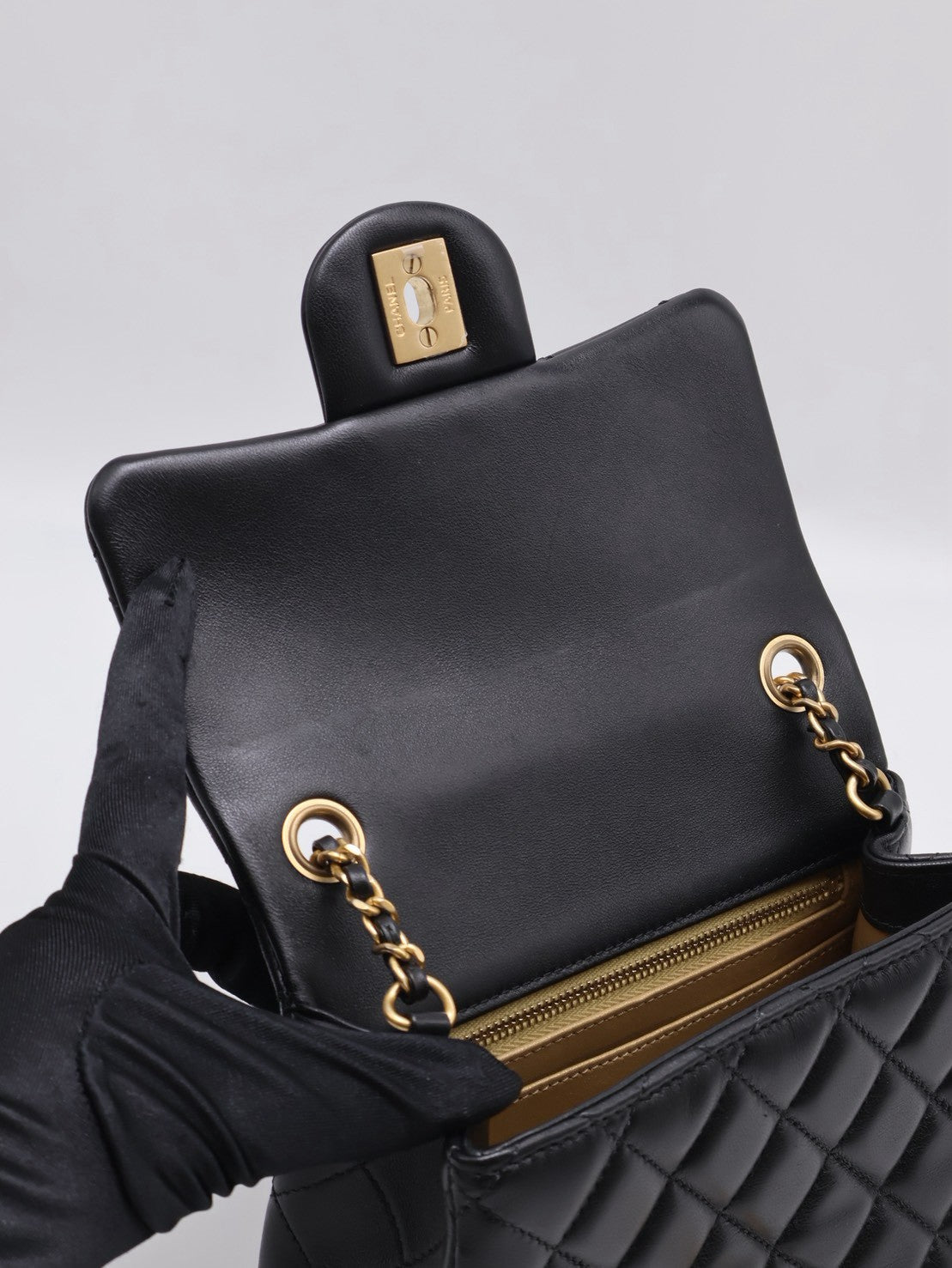 CHANEL 經典口蓋包方胖子 17 - 金球黑金