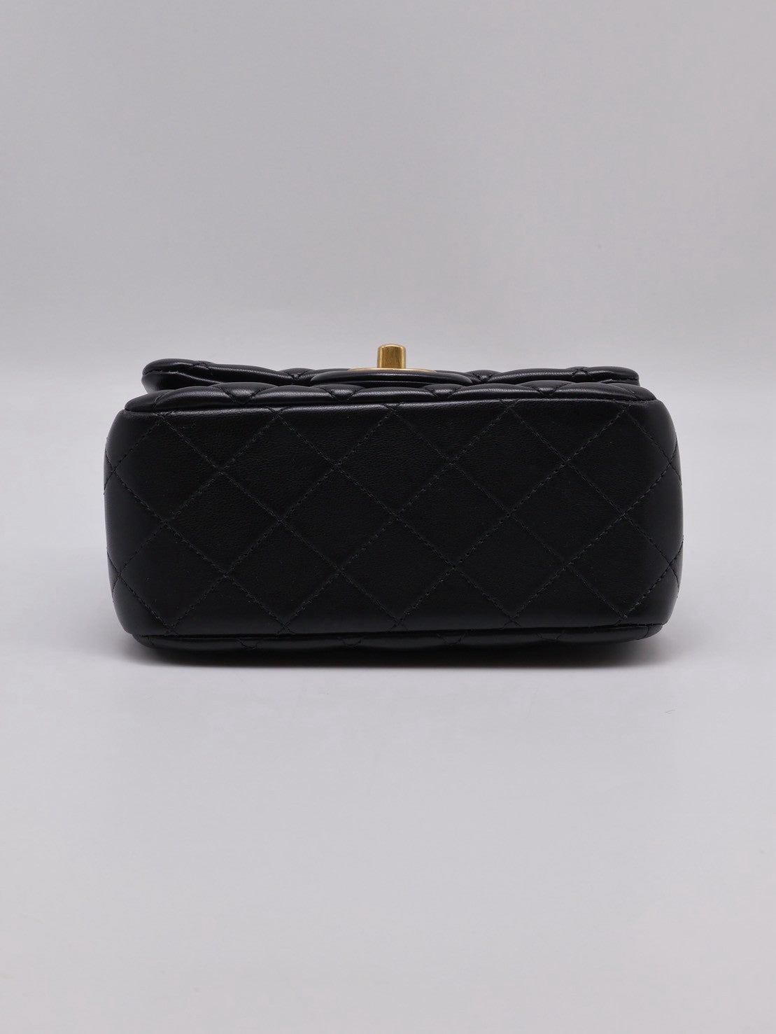CHANEL 經典口蓋包方胖子 17 - 金球黑金