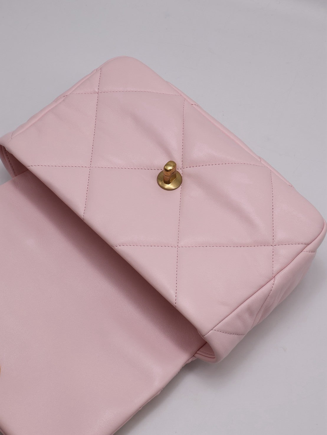 CHANEL 19 Bag 菱格紋手提肩背包 26 - 粉金