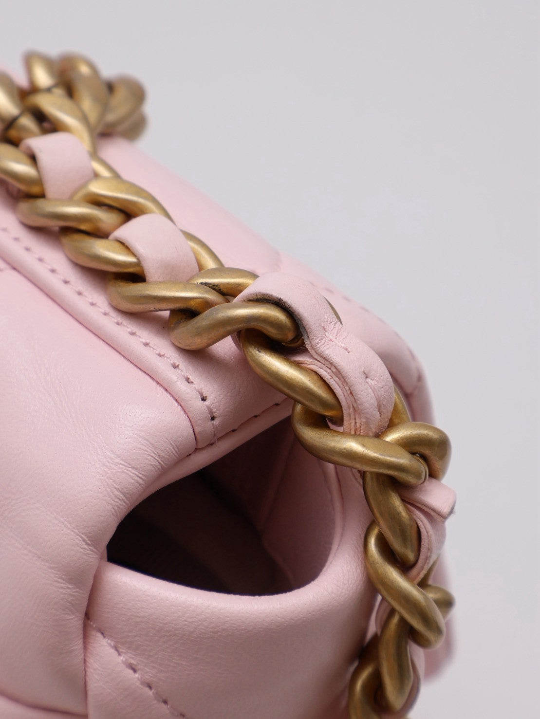 CHANEL 19 Bag 菱格紋手提肩背包 26 - 粉金