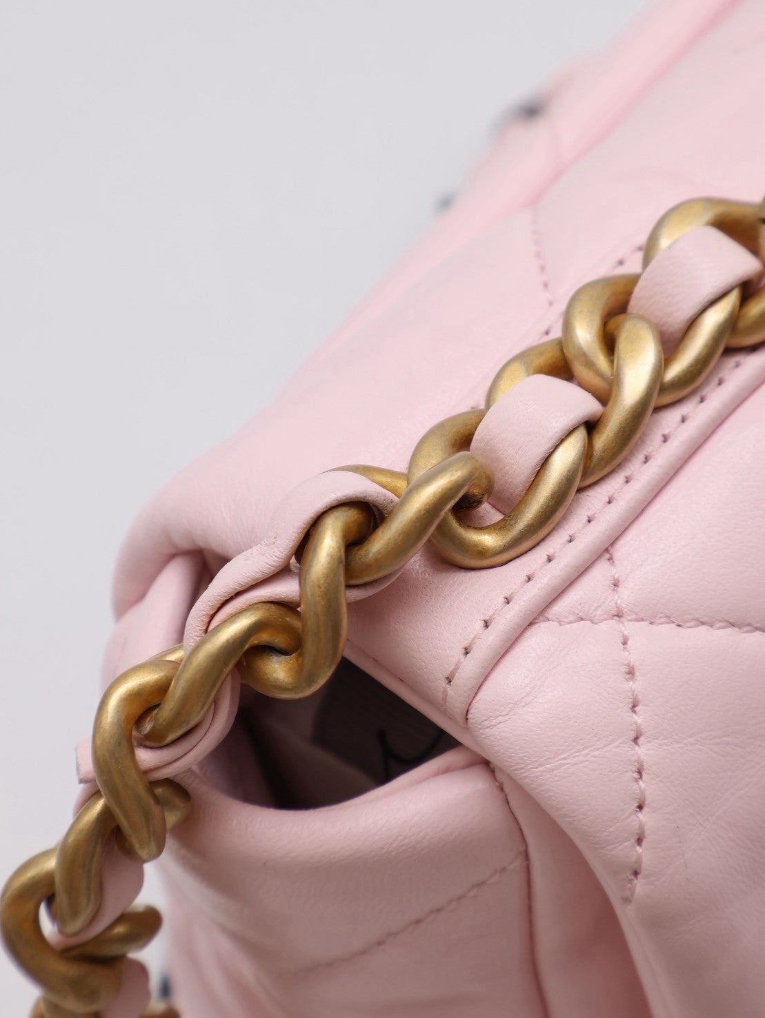 CHANEL 19 Bag 菱格紋手提肩背包 26 - 粉金
