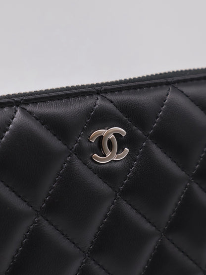 CHANEL 經典羊皮拉鍊長夾 - 黑銀17開