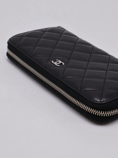 CHANEL 經典羊皮拉鍊長夾 - 黑銀17開