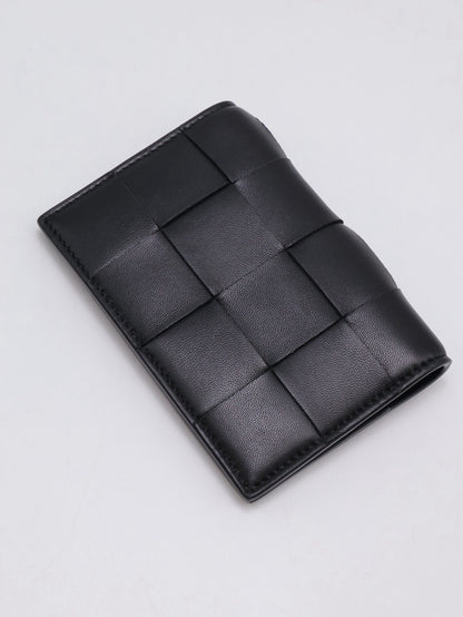BOTTEGA VENETA Cassette經典編織護照夾 - 黑