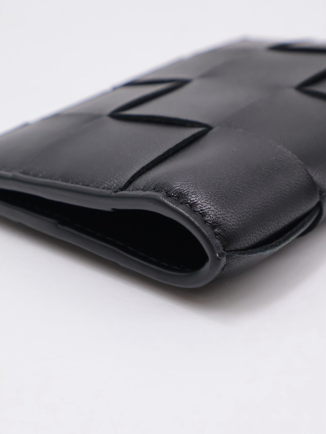 BOTTEGA VENETA Cassette經典編織護照夾 - 黑