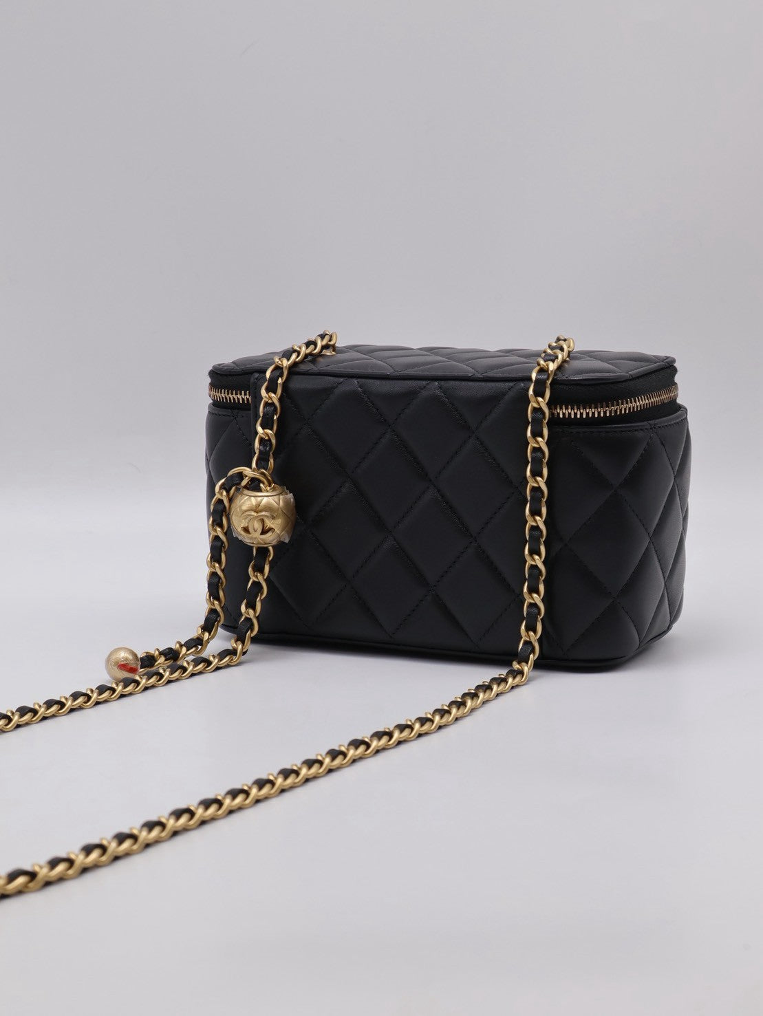 CHANEL 經典羊皮金球長盒子 - 黑金