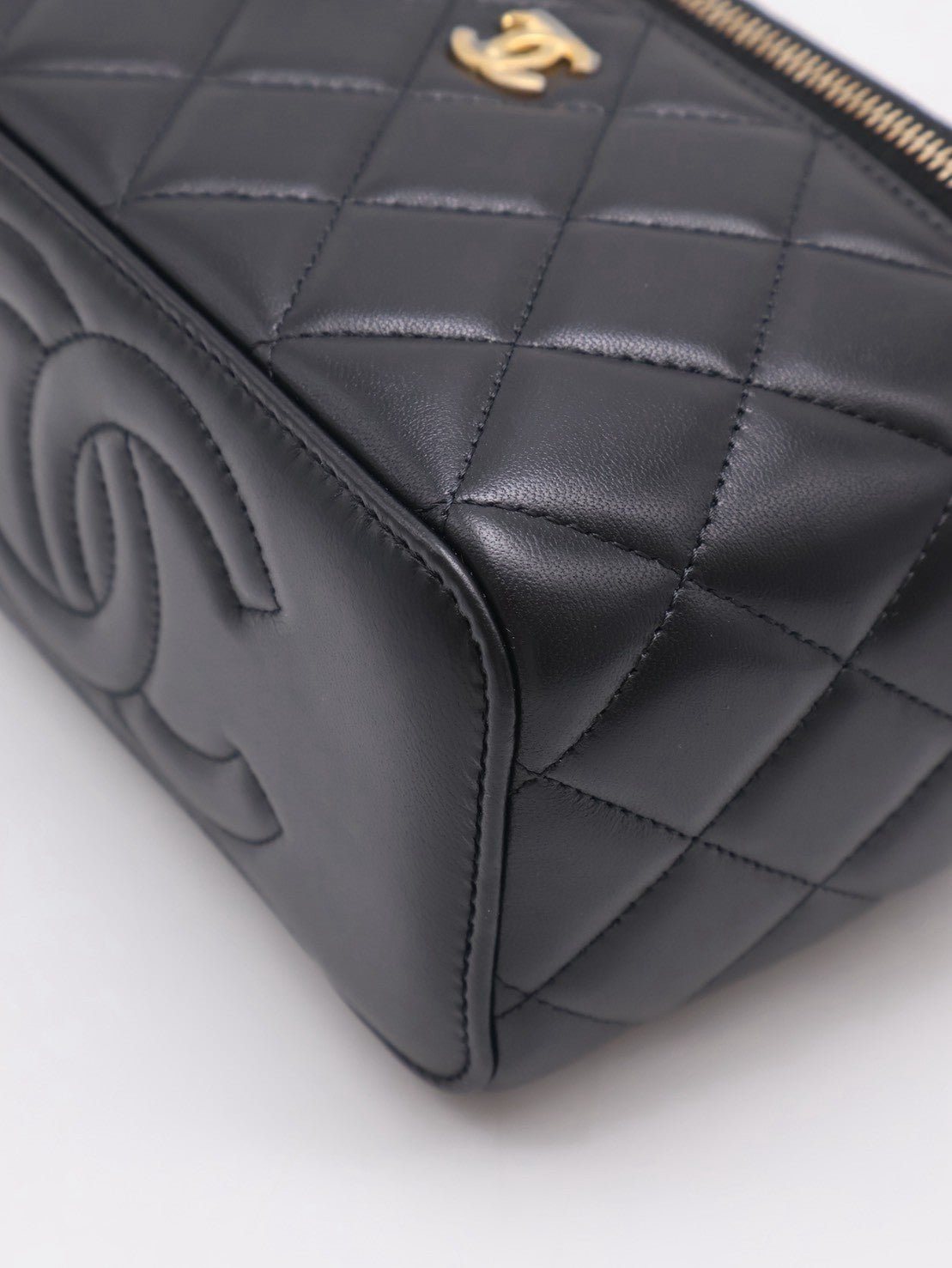 CHANEL 經典羊皮金球長盒子 - 黑金