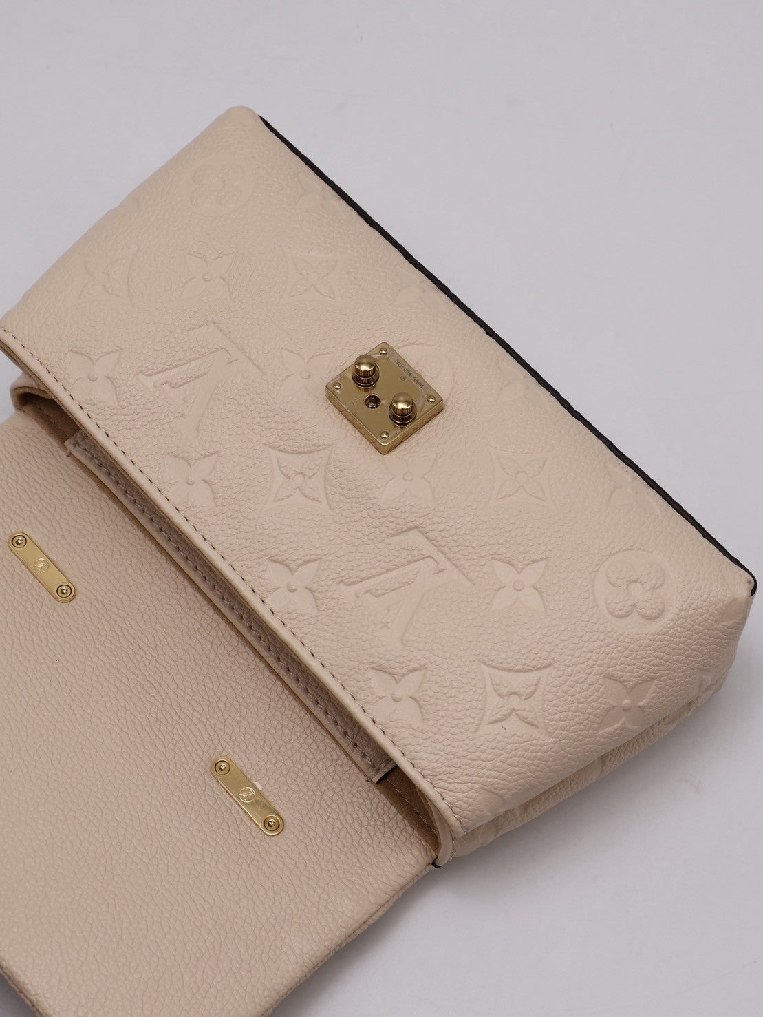 LOUIS VUITTON Nano Madeleine郵差包 - 白
