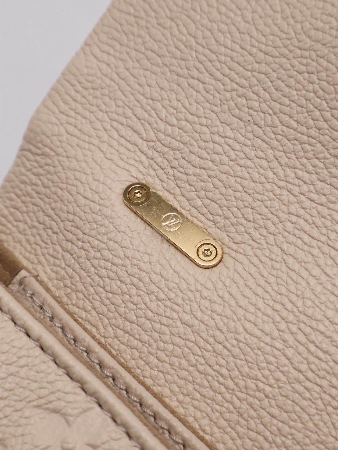LOUIS VUITTON Nano Madeleine郵差包 - 白