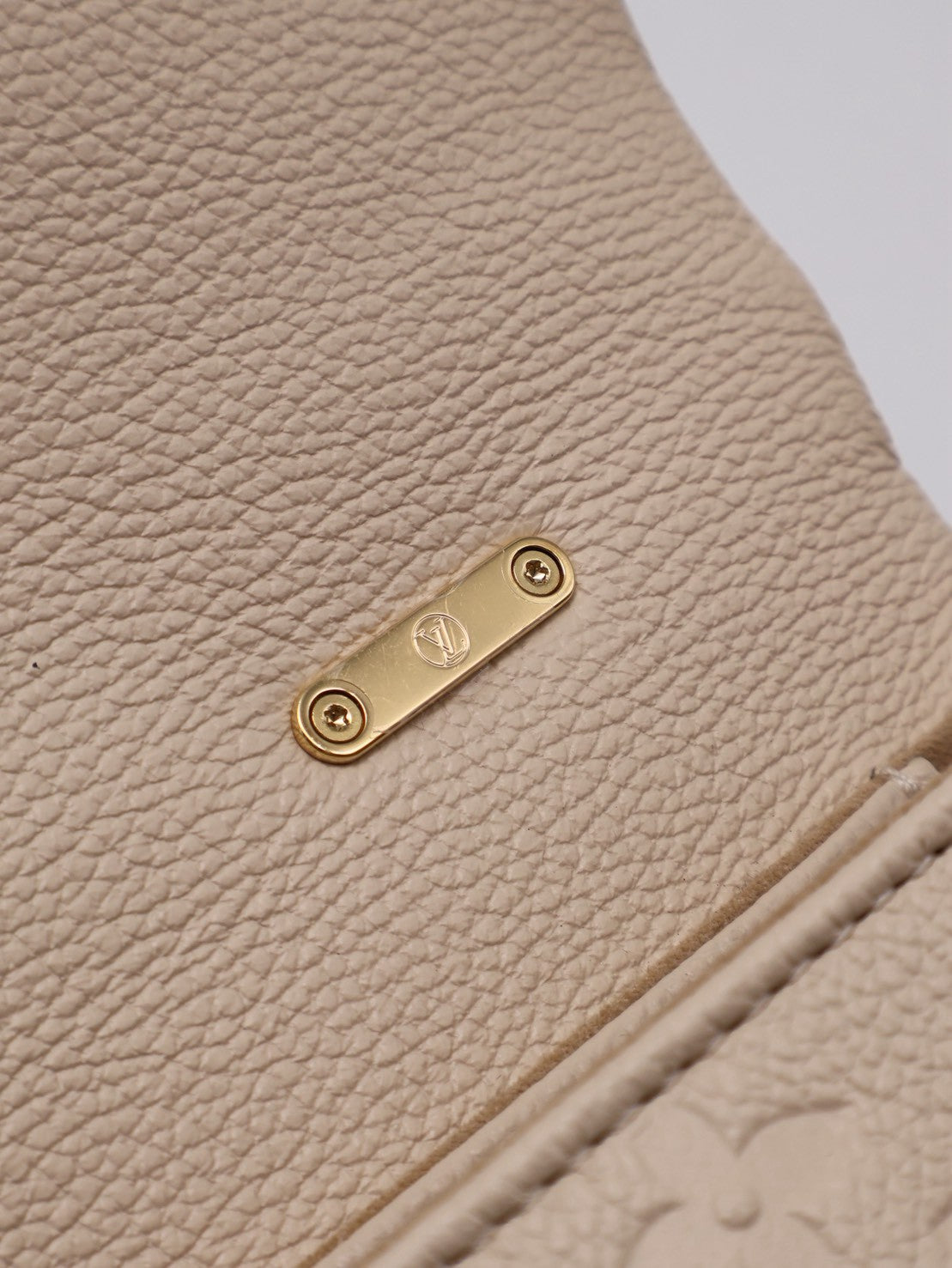 LOUIS VUITTON Nano Madeleine郵差包 - 白
