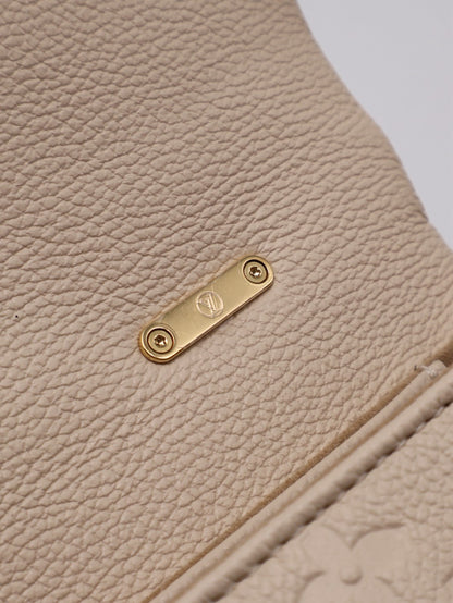 LOUIS VUITTON Nano Madeleine郵差包 - 白