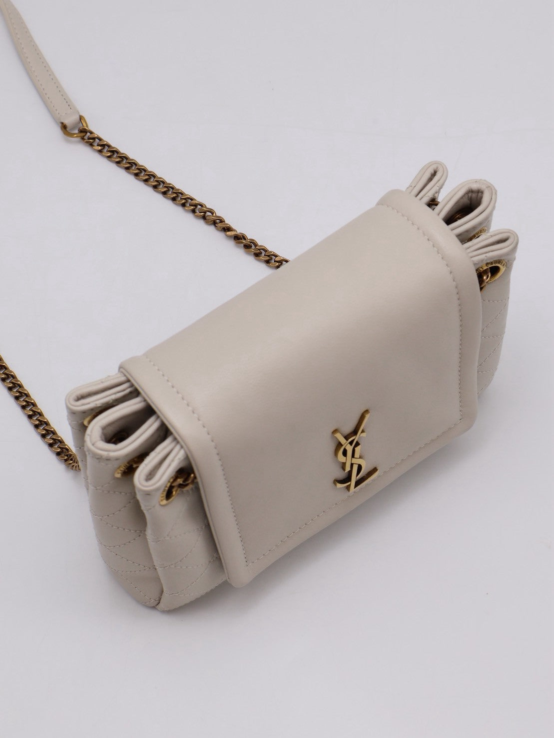 YSL Mini Nolita羊皮斜背包 - 白金