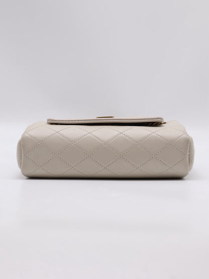YSL Mini Nolita羊皮斜背包 - 白金