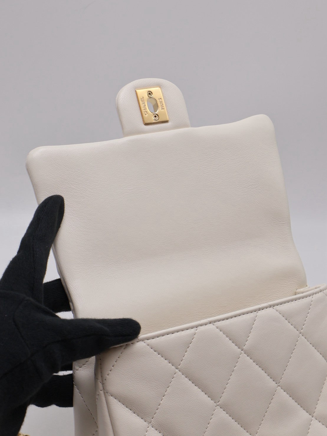CHANEL 24S壓克力手提Mini CF20 - 白金