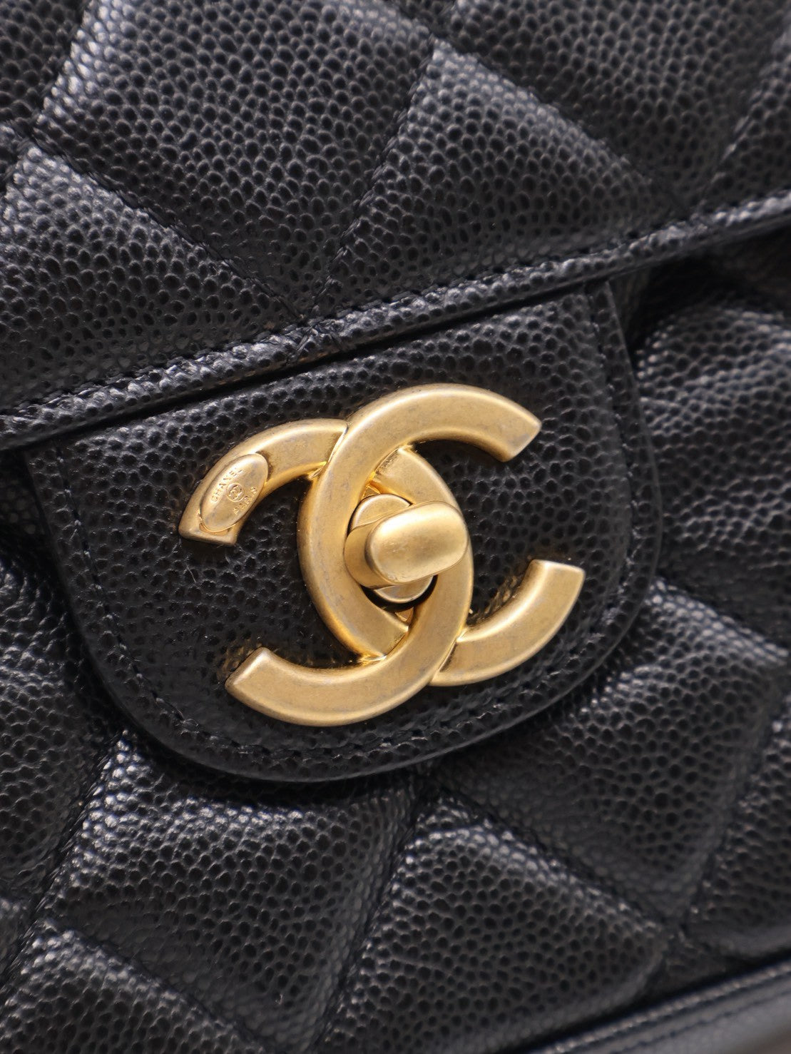 CHANEL 25P皮穿鍊手提斜背包 - 中號黑金