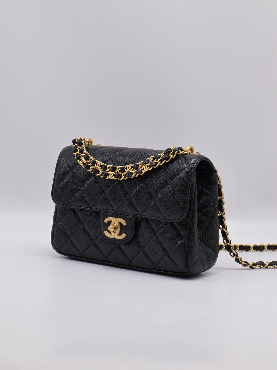 CHANEL 25P皮穿鍊手提斜背包 - 中號黑金