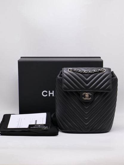 CHANEL 薩爾茨堡V紋雙肩包 - 黑銀22開