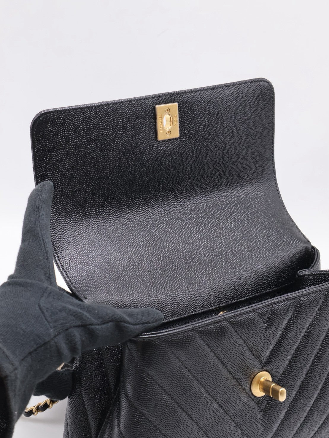 CHANEL Coco Handle V紋 -  小號黑金26開
