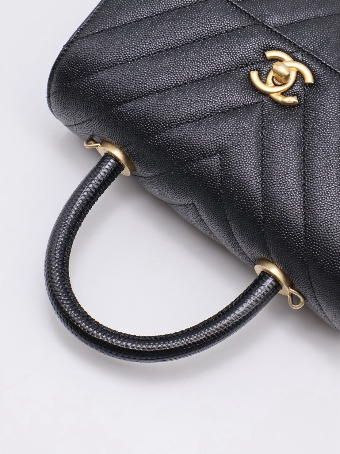CHANEL Coco Handle V紋 -  小號黑金26開