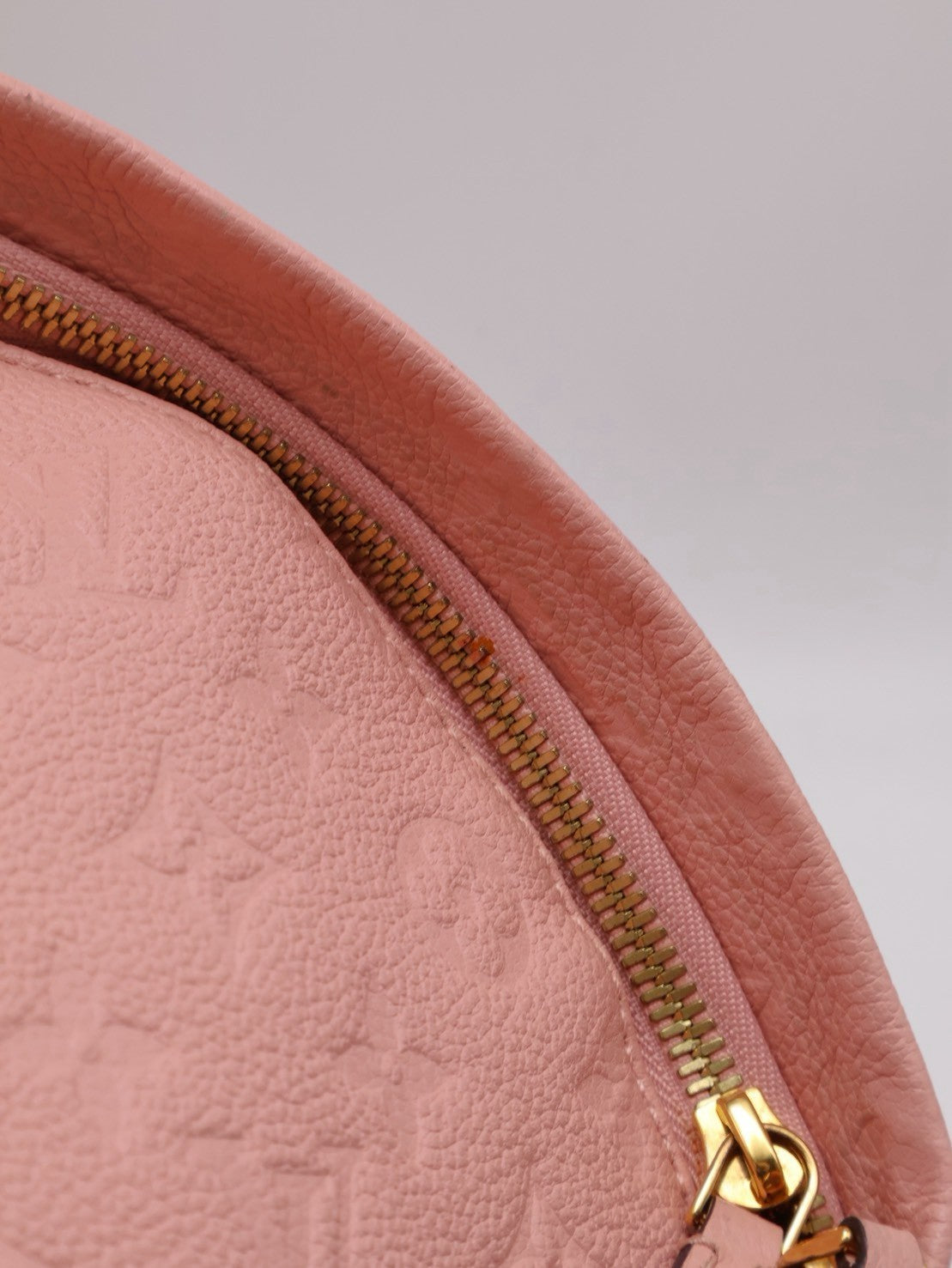 LOUIS VUITTON 壓紋牛皮後背包 - 粉
