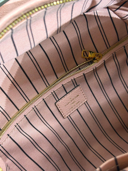 LOUIS VUITTON 壓紋牛皮後背包 - 粉