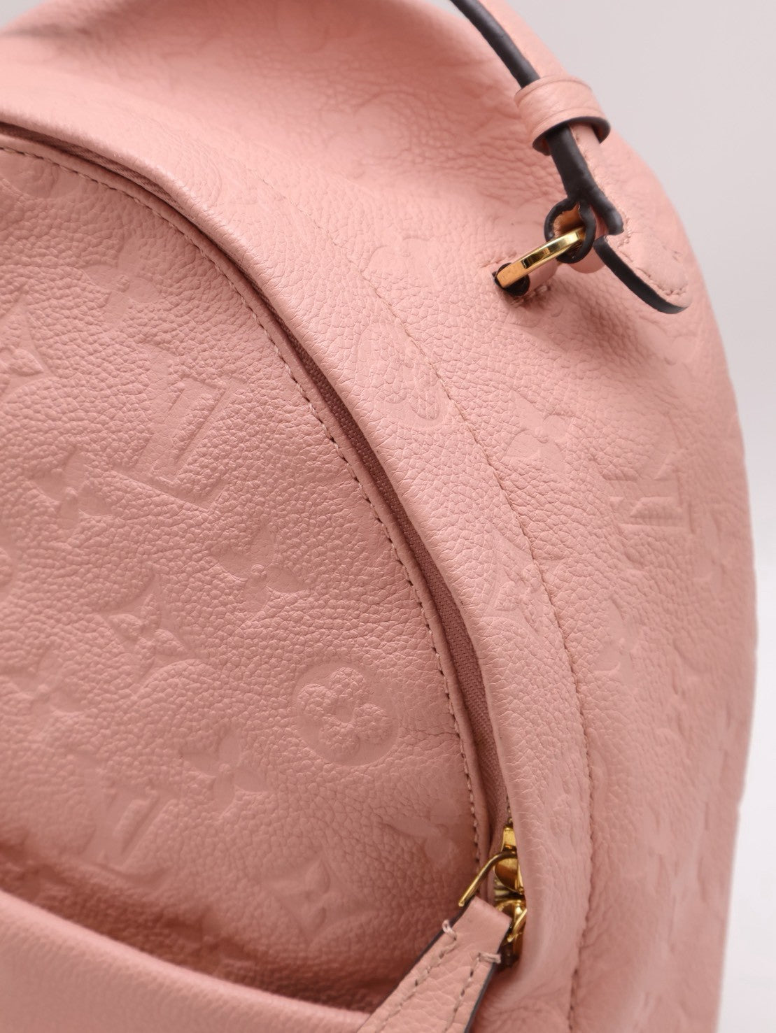 LOUIS VUITTON 壓紋牛皮後背包 - 粉