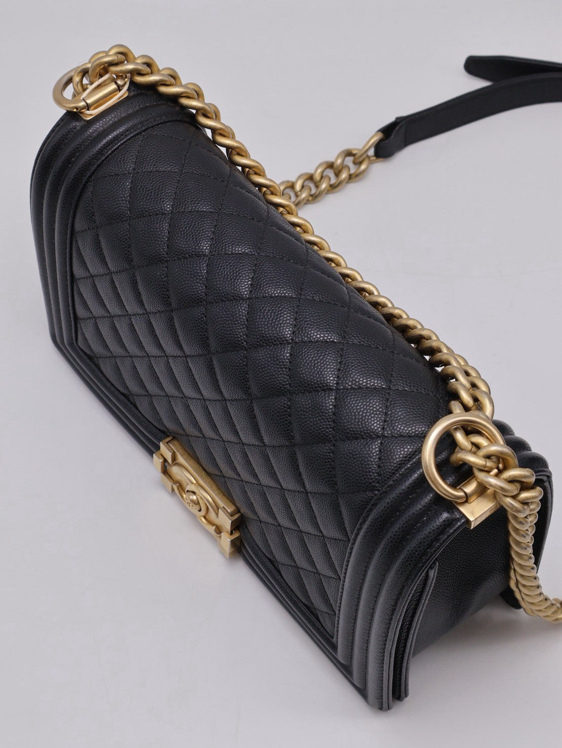 CHANEL Boy25 粒面牛皮口蓋包 - 黑金29開