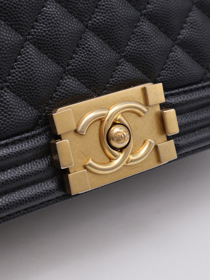 CHANEL Boy25 粒面牛皮口蓋包 - 黑金29開