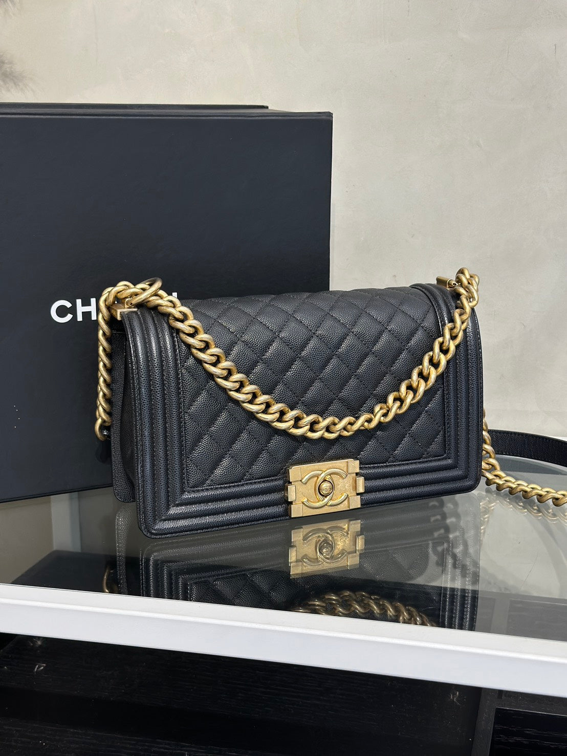 CHANEL Boy25 粒面牛皮口蓋包 - 黑金29開