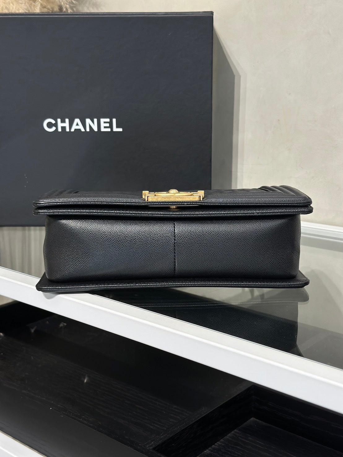 CHANEL Boy25 粒面牛皮口蓋包 - 黑金29開