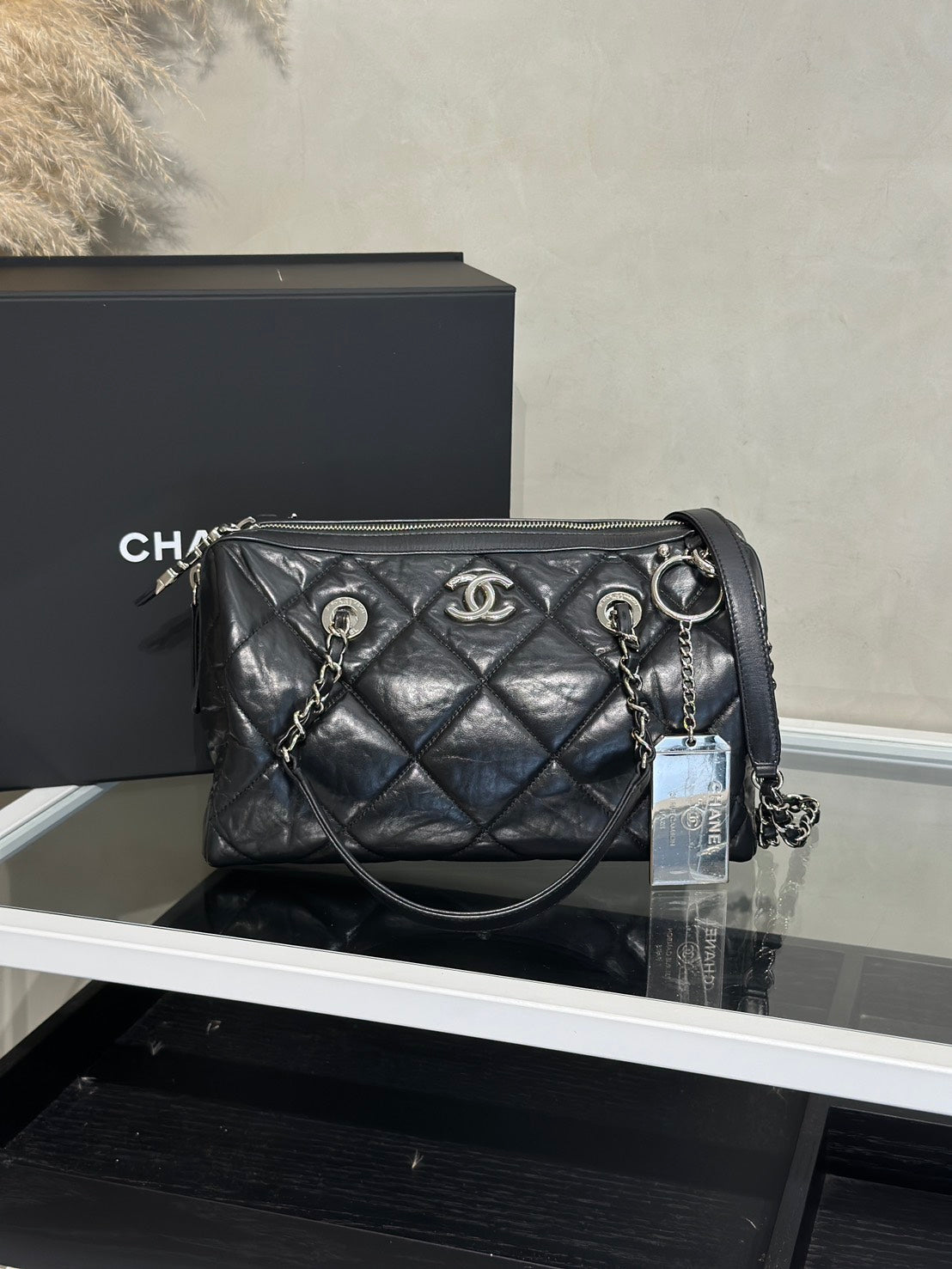 CHANEL 20C小牛皮保齡球包 - 黑銀28開