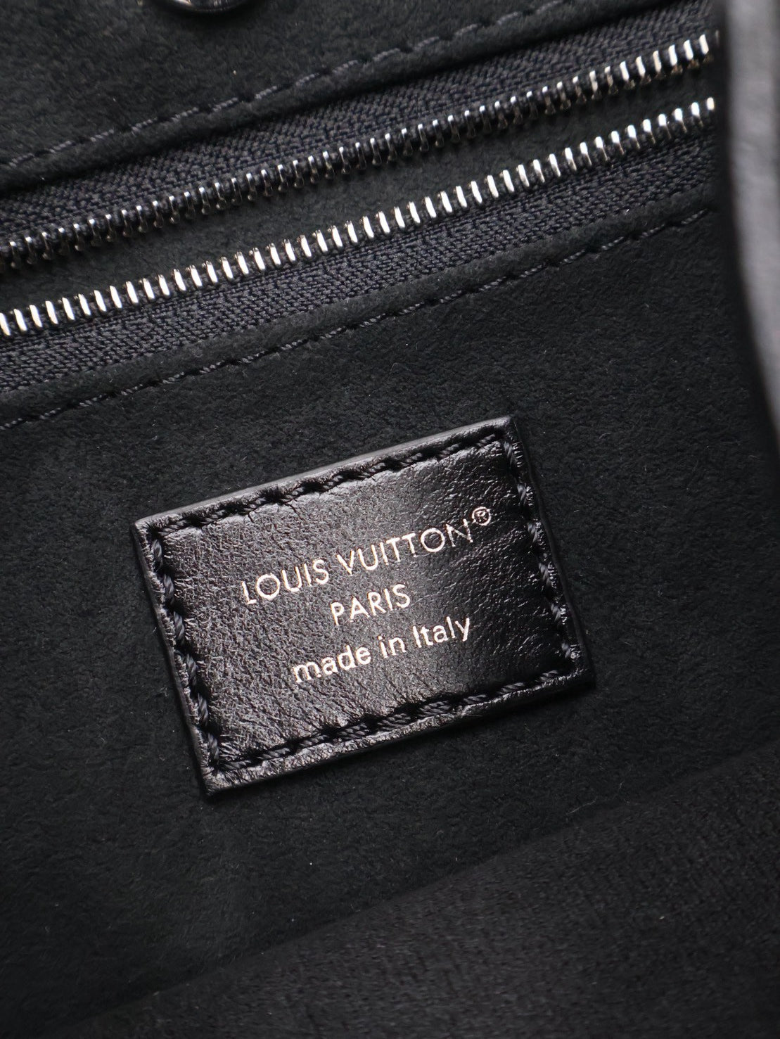 LOUIS VUITTON CarryAll Cargo Vibe - PM黑