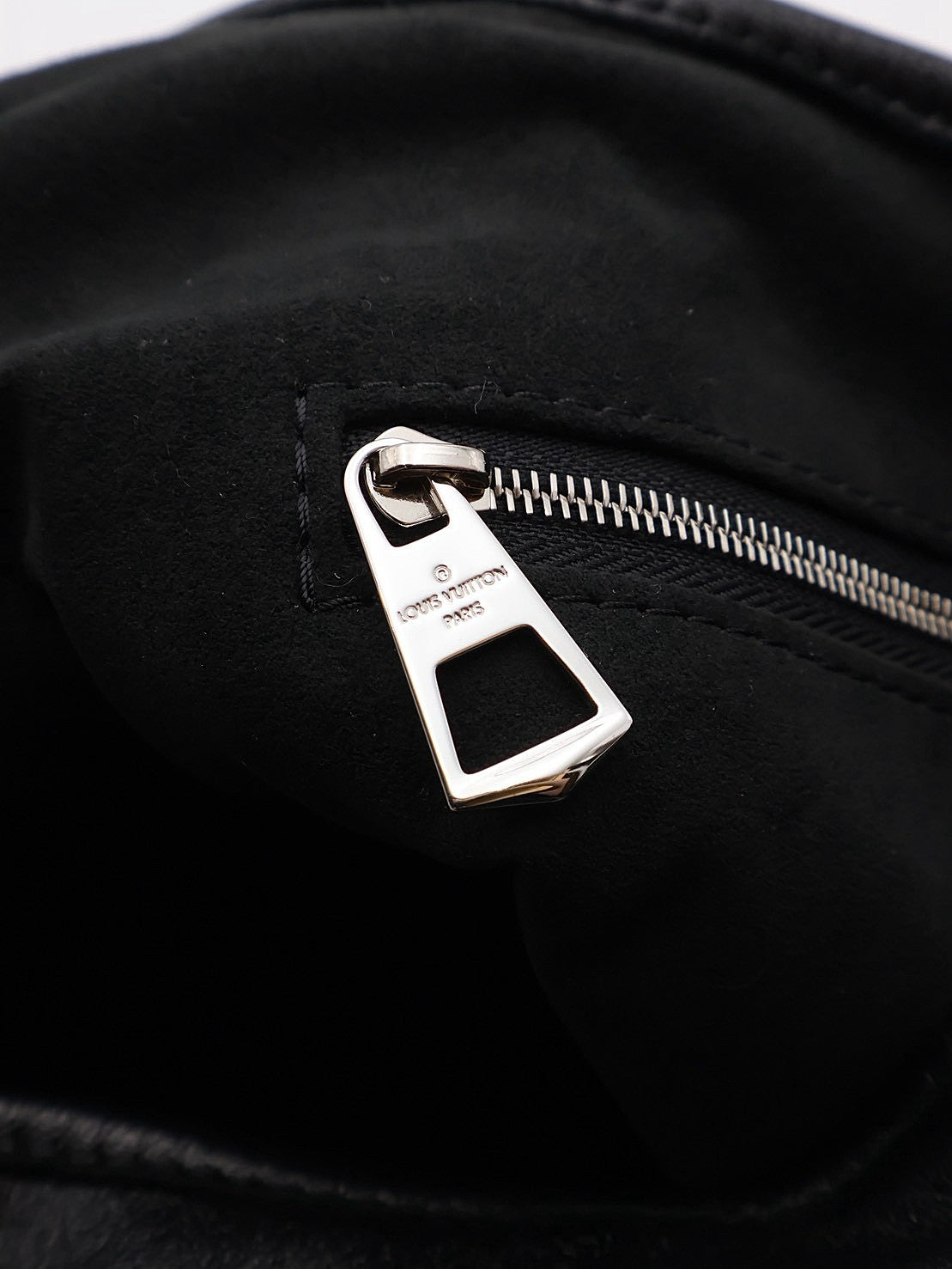 LOUIS VUITTON CarryAll Cargo Vibe - PM黑