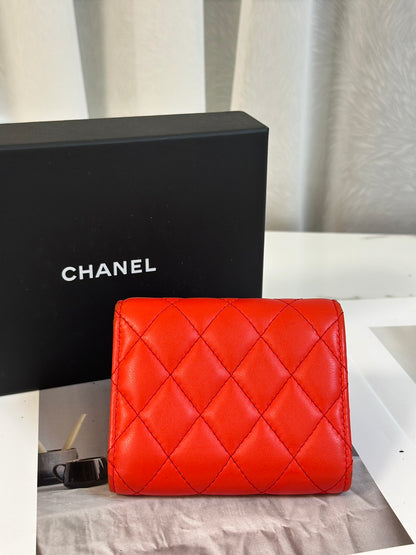 CHANEL 經典羊皮零錢袋三折短夾 - 紅銀27開