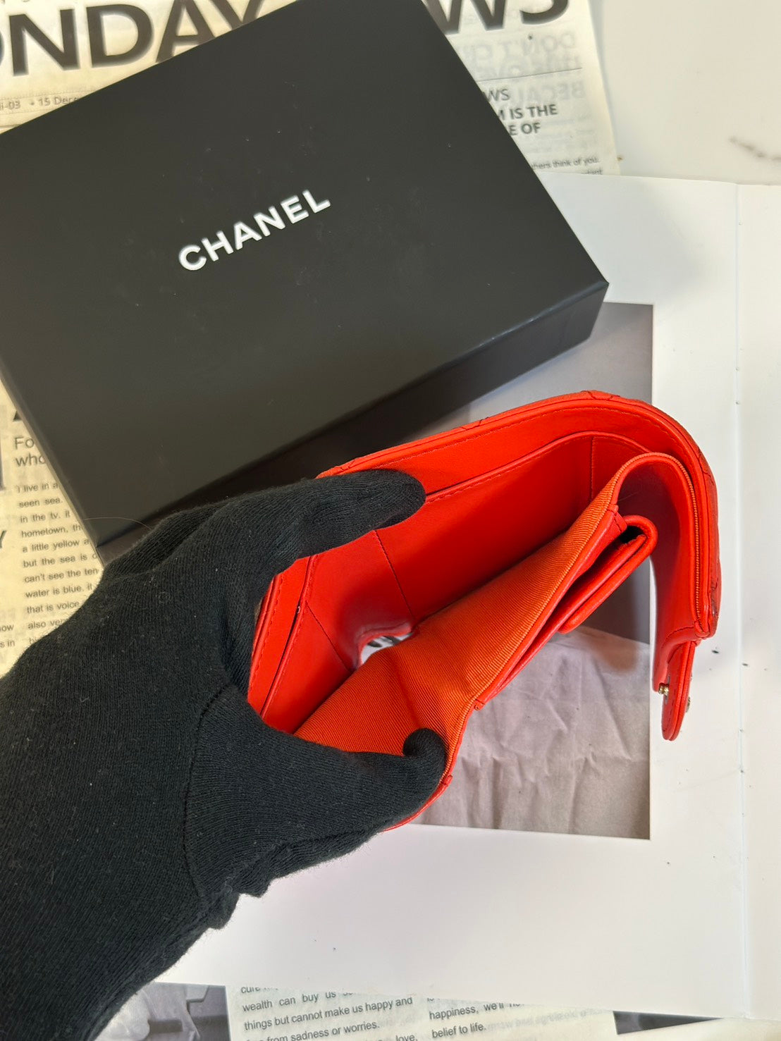 CHANEL 經典羊皮零錢袋三折短夾 - 紅銀27開