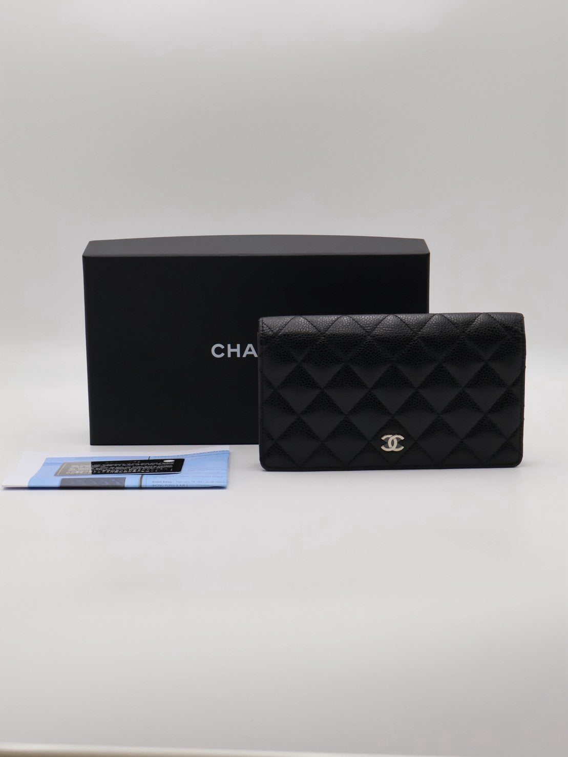 CHANEL 粒面牛皮雙折長夾 - 黑銀28開