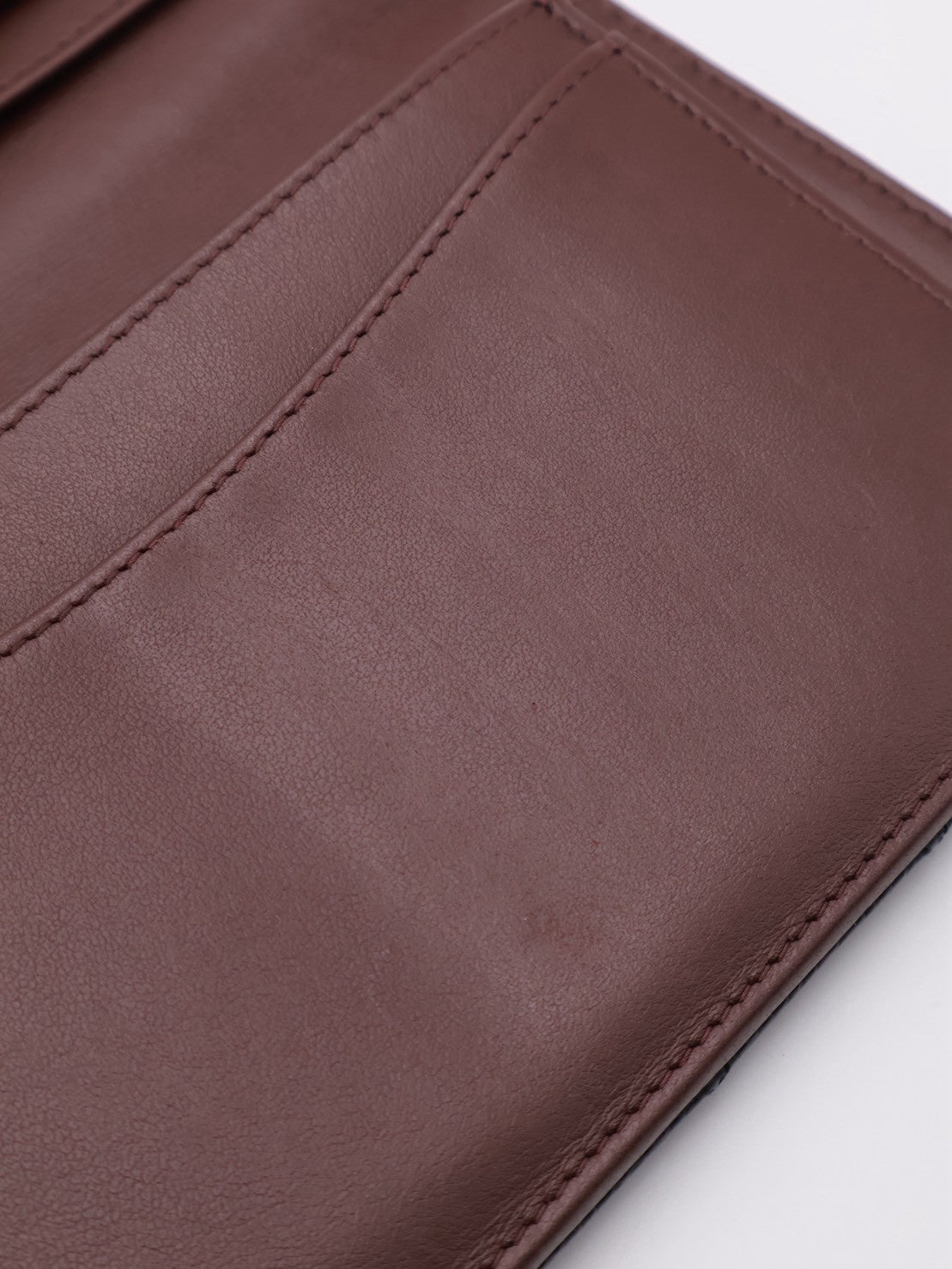 CHANEL 粒面牛皮雙折長夾 - 黑銀28開