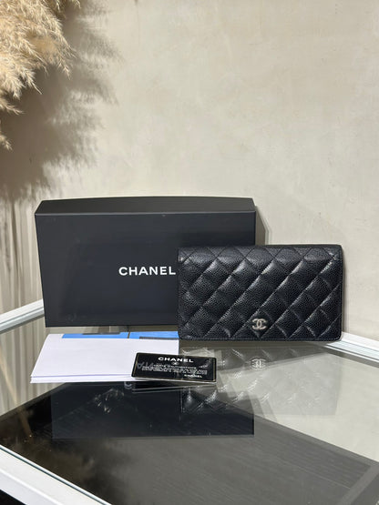 CHANEL 粒面牛皮雙折長夾 - 黑銀28開