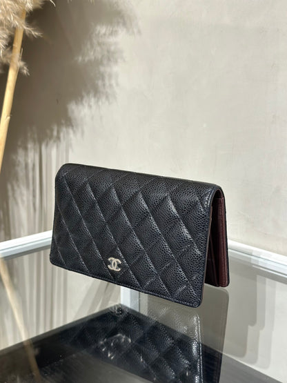 CHANEL 粒面牛皮雙折長夾 - 黑銀28開